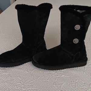 Koolaburra Suede Ugg size 7 short boots black Suede